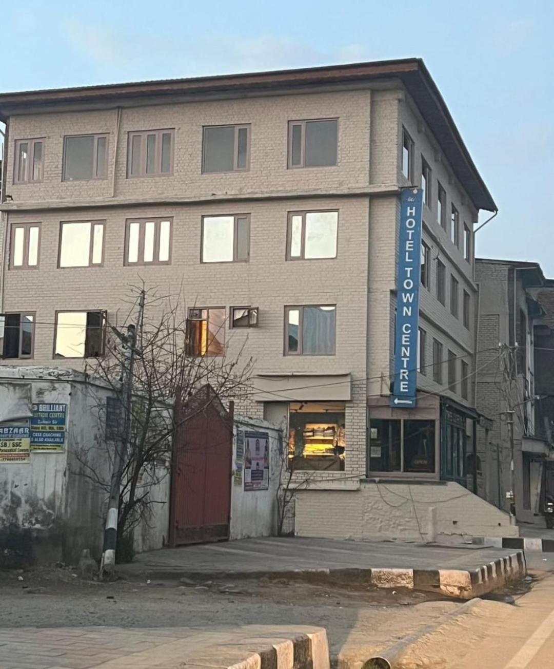 Hotel Town Centre , Srinagar Exterior photo